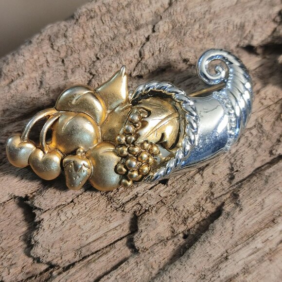Brooch Pin Vintage Danecraft Cornucopia Gold Silver Toned Collectible Costume - Picture 2 of 10